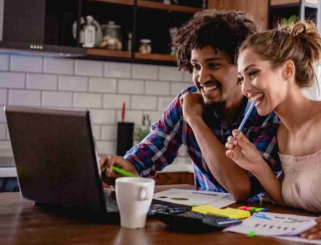 couple budgeting wedding payment plan